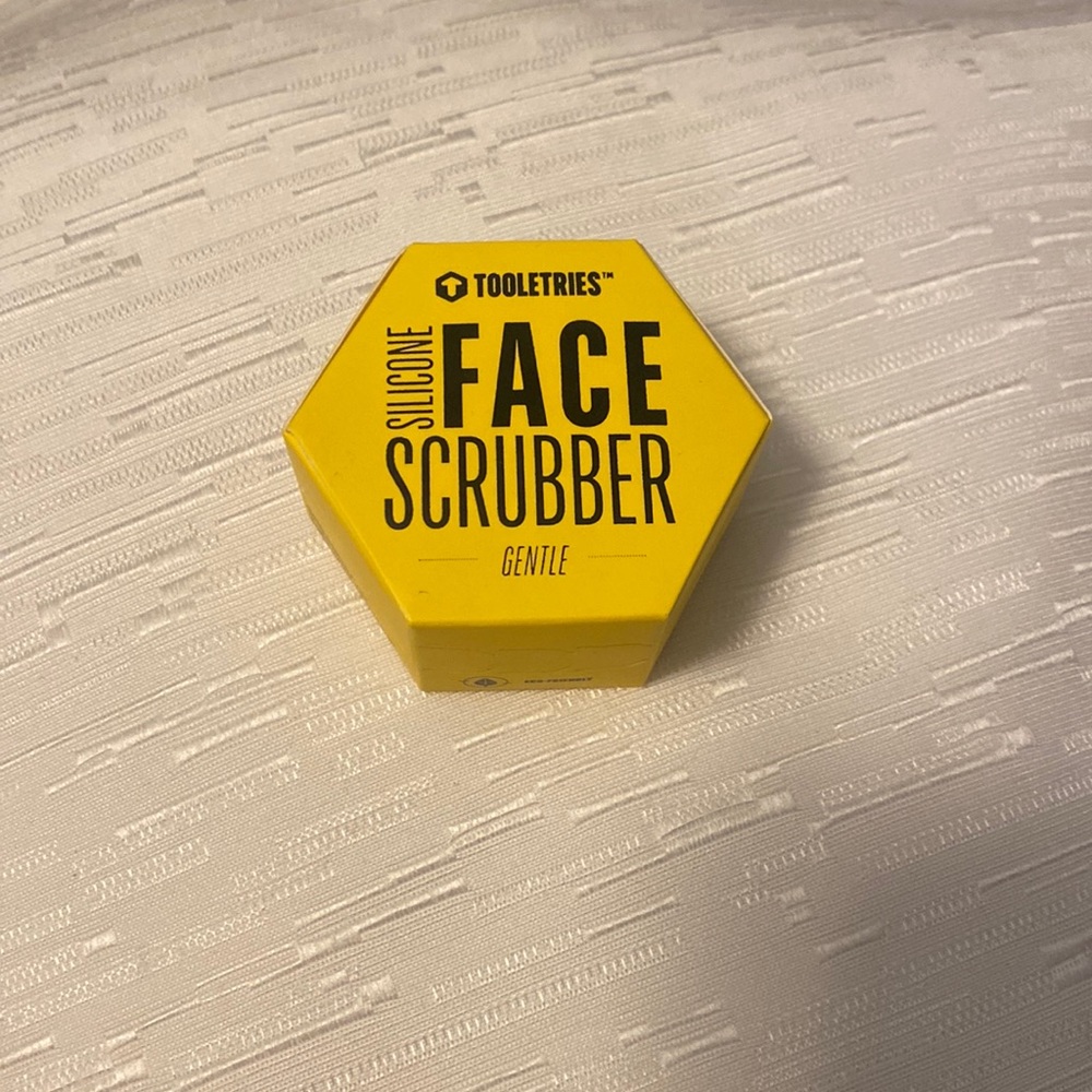 Tooletries Face Scrubber
